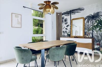 Maison - 207 m² - 6 pièces