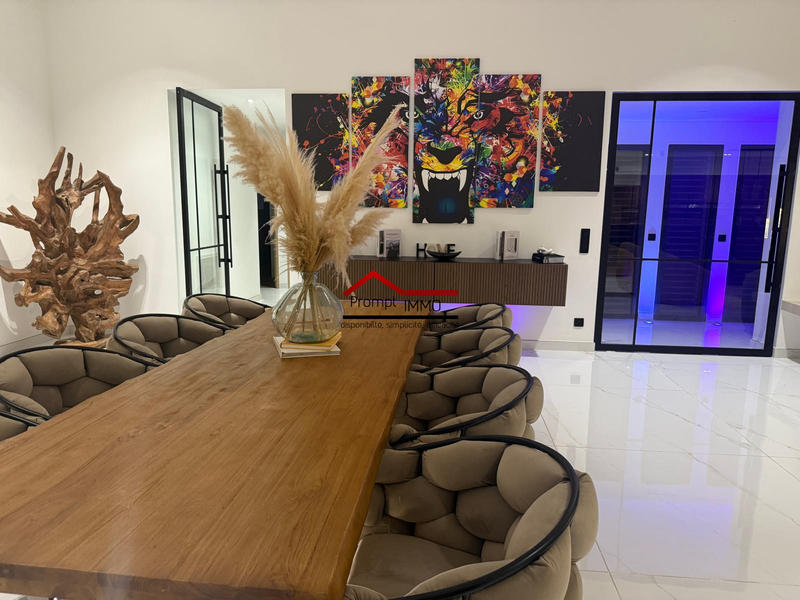 Villa - 240 m² - 6 pièces