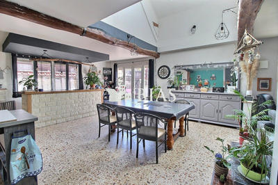 Maison - 298 m² - 10 pièces