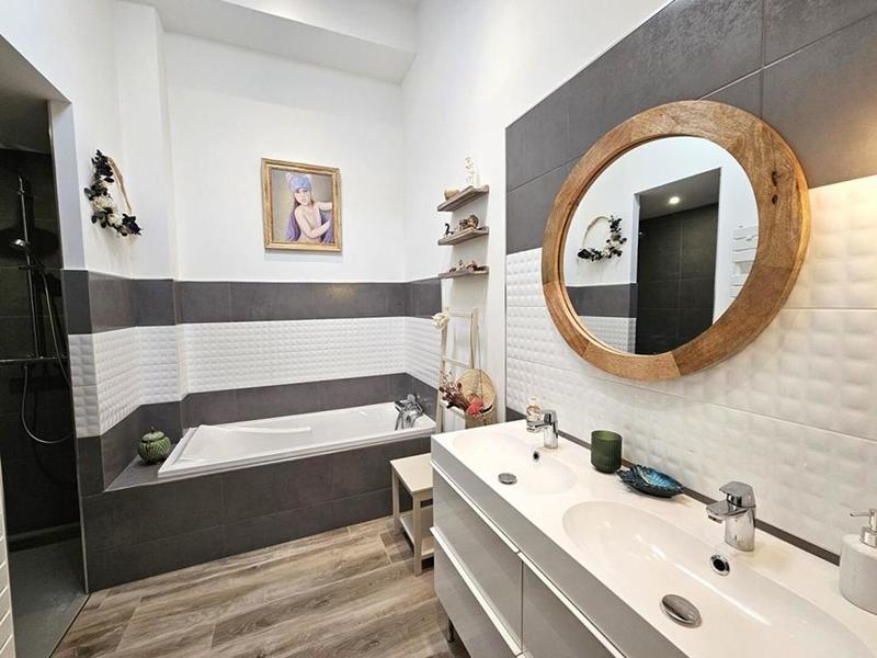 Maison - 194 m² - 9 pièces