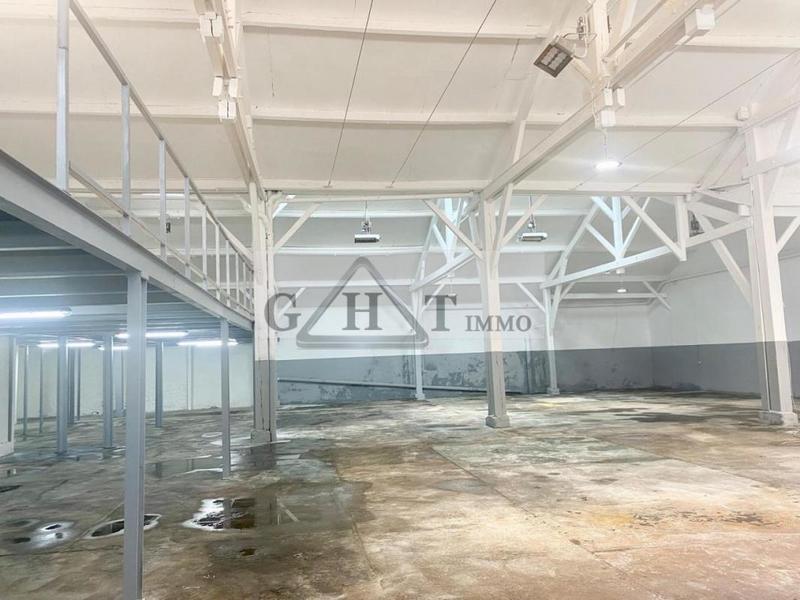 Entrepôt - 874 m²