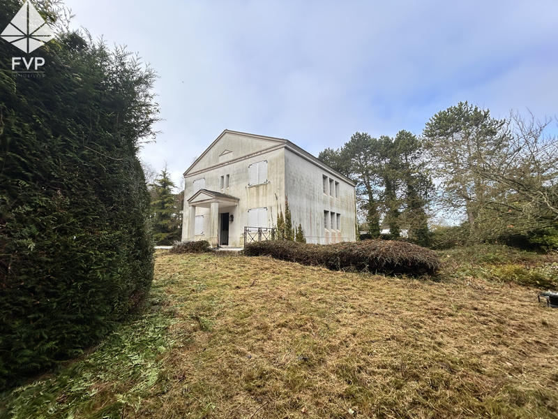 Maison - 246 m² - 7 pièces