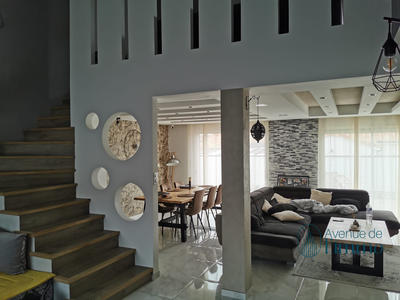 Maison - 161 m² - 7 pièces