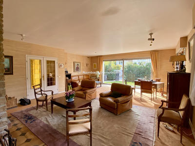 Maison - 246 m² - 10 pièces