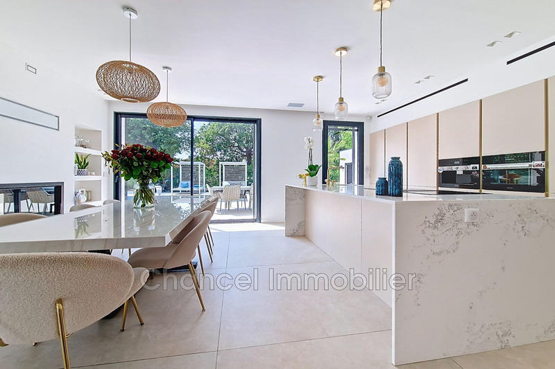 Demeure - 241 m² - 7 pièces