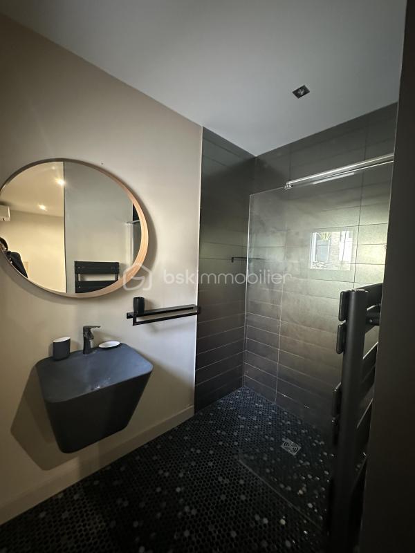 Demeure - 350 m² - 8 pièces