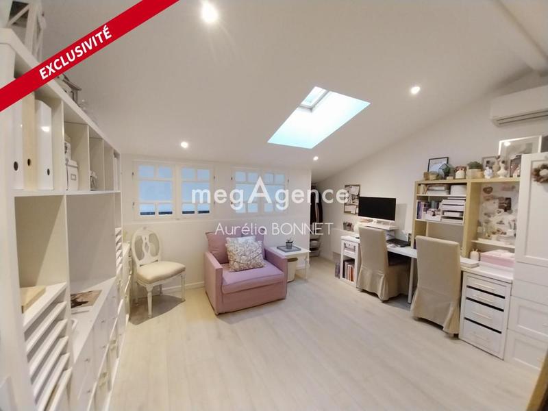 Maison - 246 m² - 9 pièces