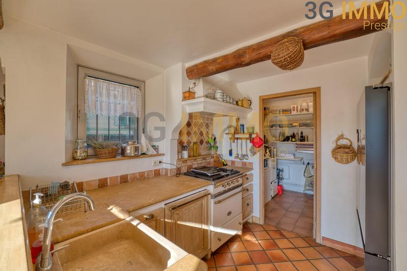 Mas - 237 m² - 9 pièces