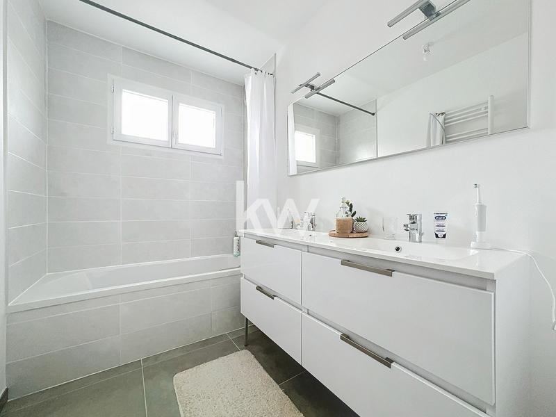 Maison - 95 m² - 4 pièces