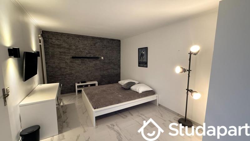 Chambre - 10 m² - 1 pièce