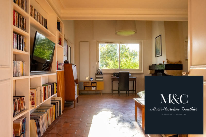 Maison traditionnelle - 223 m² - 7 pièces