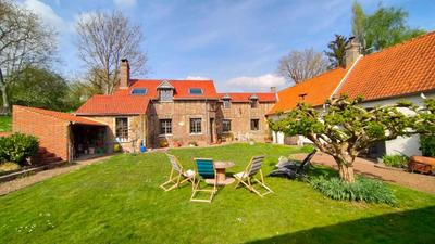 Maison - 239 m² - 10 pièces