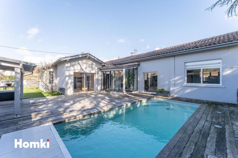 Maison - 210 m² - 7 pièces