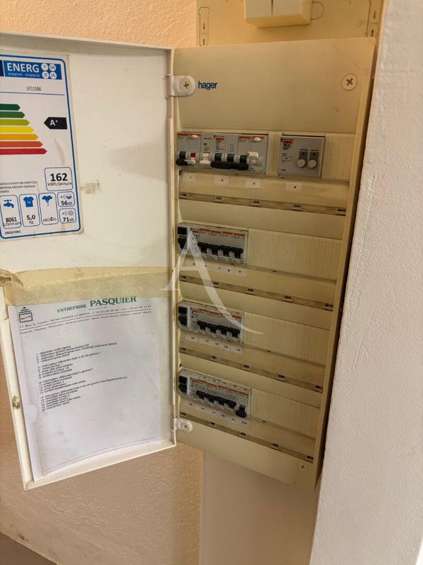 Local d'activité / Entrepôt - 99 m²