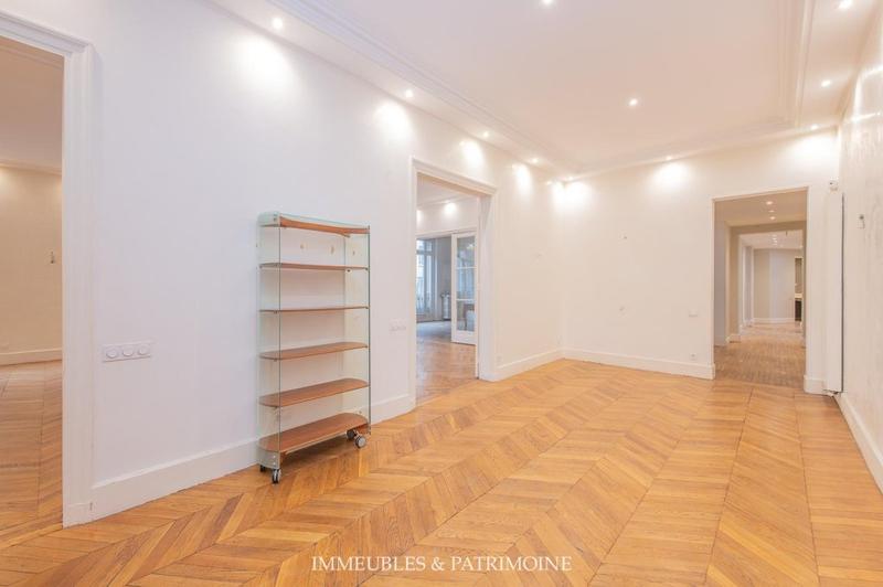 Appartement - 322 m² - 7 pièces