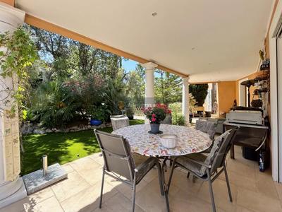 Maison - 220 m² - 6 pièces