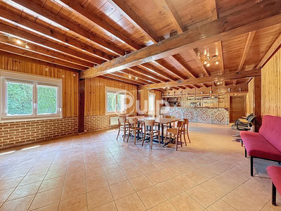 Maison - 298 m² - 9 pièces