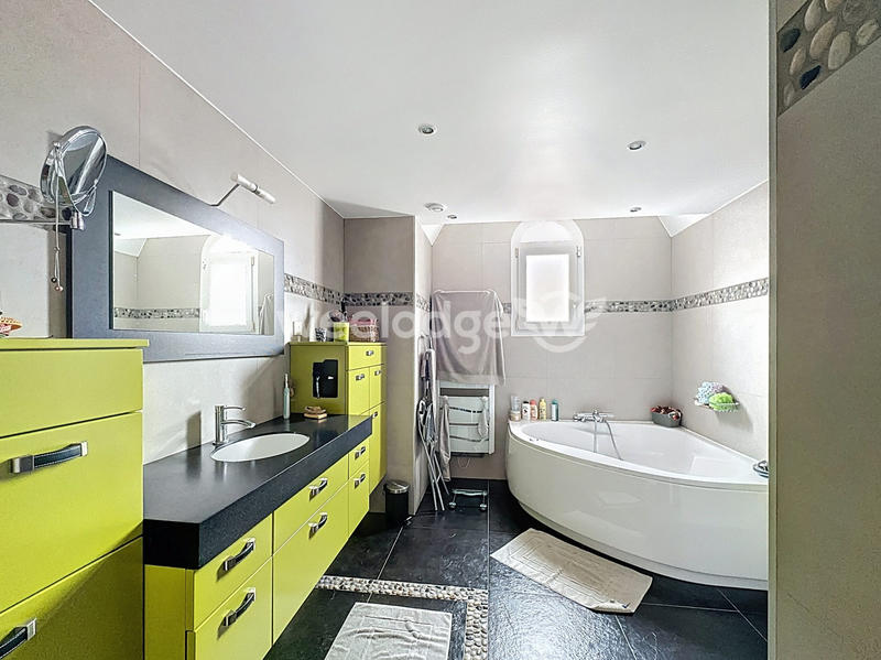 Maison - 145 m² - 6 pièces