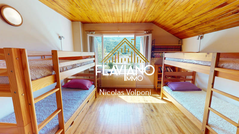 Appartement - 188 m² - 6 pièces