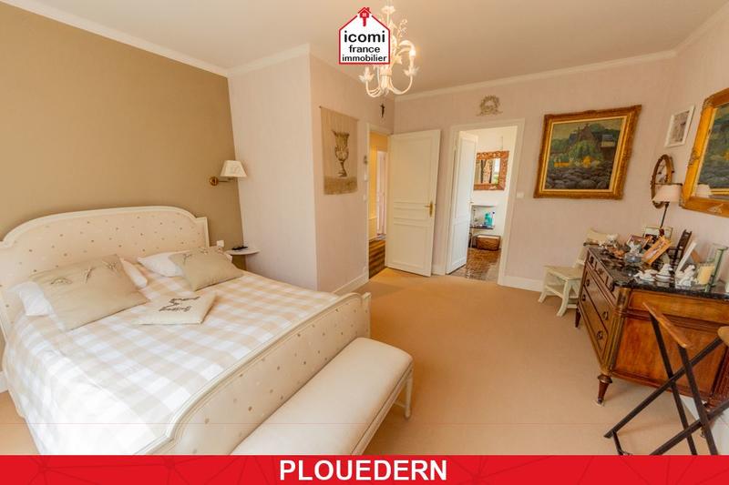 Maison - 290 m² - 8 pièces