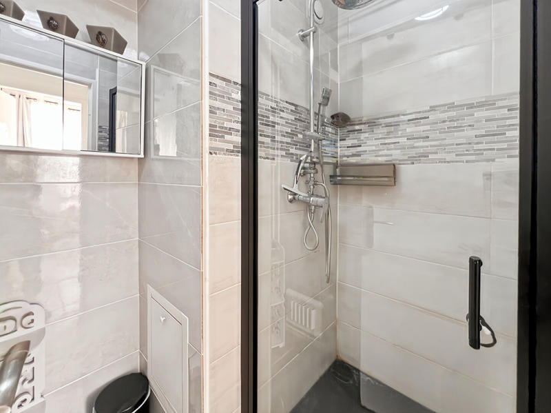 Appartement - 93 m² - 6 pièces