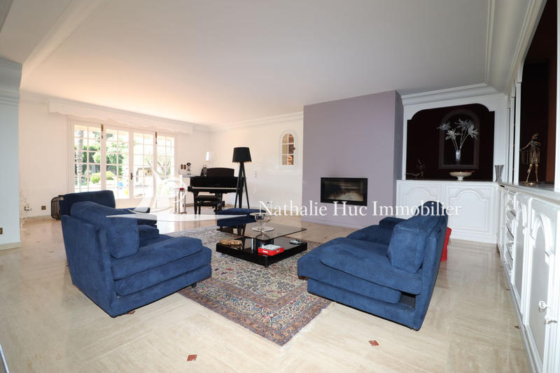 Maison - 280 m² - 8 pièces