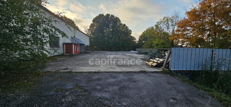 Local d'activité / Entrepôt - 1 300 m² - 12 pièces