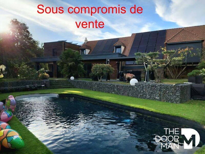 Maison - 330 m² - 11 pièces