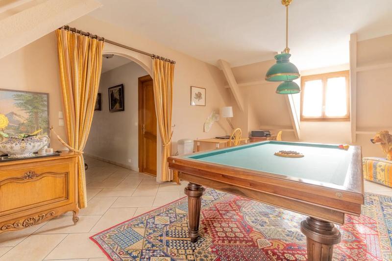 Maison - 220 m² - 8 pièces