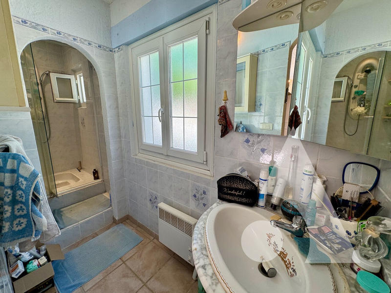 Maison - 247 m² - 7 pièces