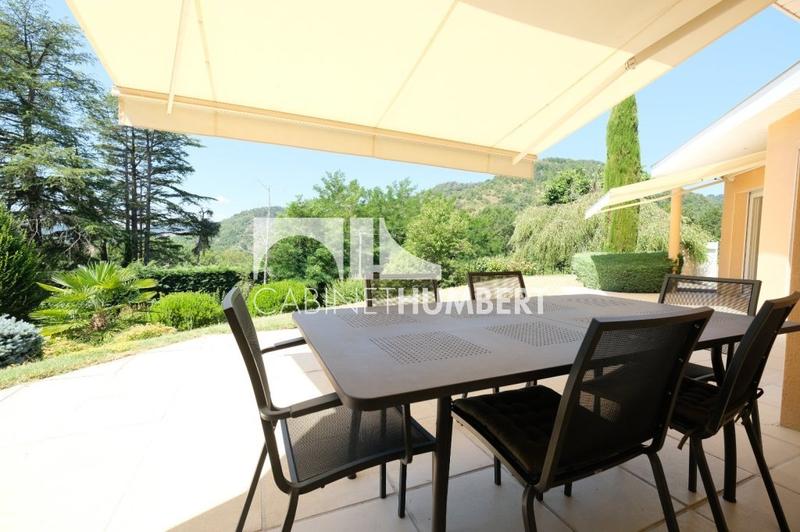 Maison - 220 m² - 7 pièces