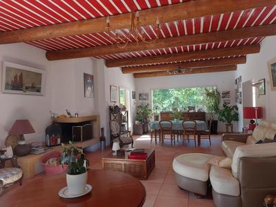 Villa - 220 m² - 5 pièces