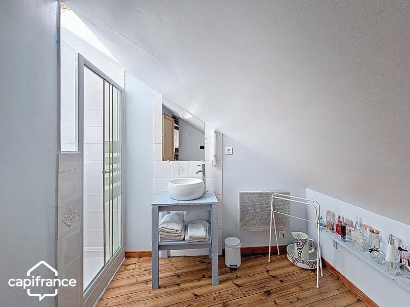 Maison - 243 m² - 8 pièces