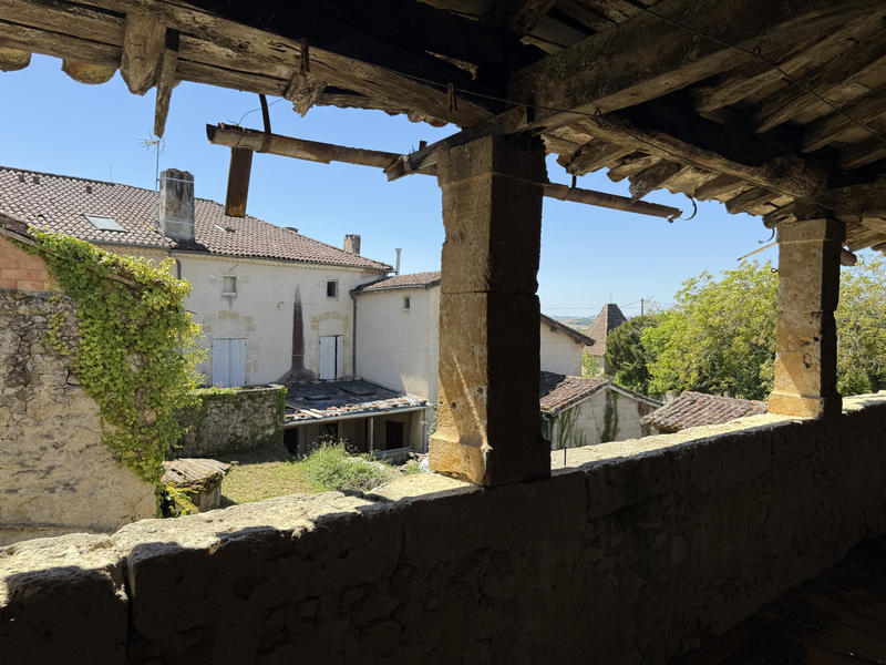 Maison de village - 200 m² - 2 pièces