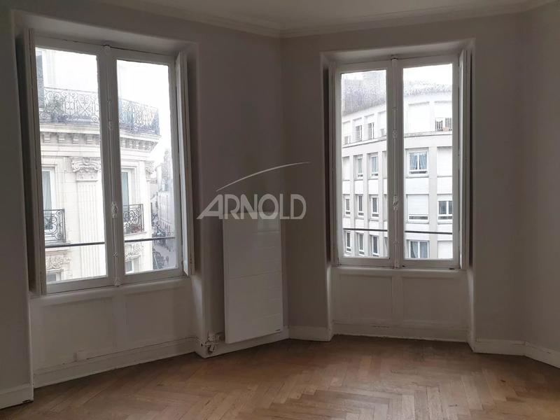 Bureau - 95 m² - 6 pièces