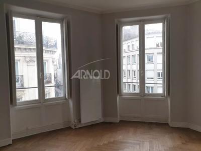 Bureau - 95 m² - 6 pièces