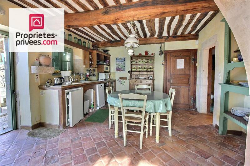 Maison - 755 m² - 13 pièces