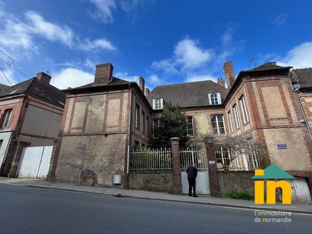 Demeure - 301 m² - 11 pièces