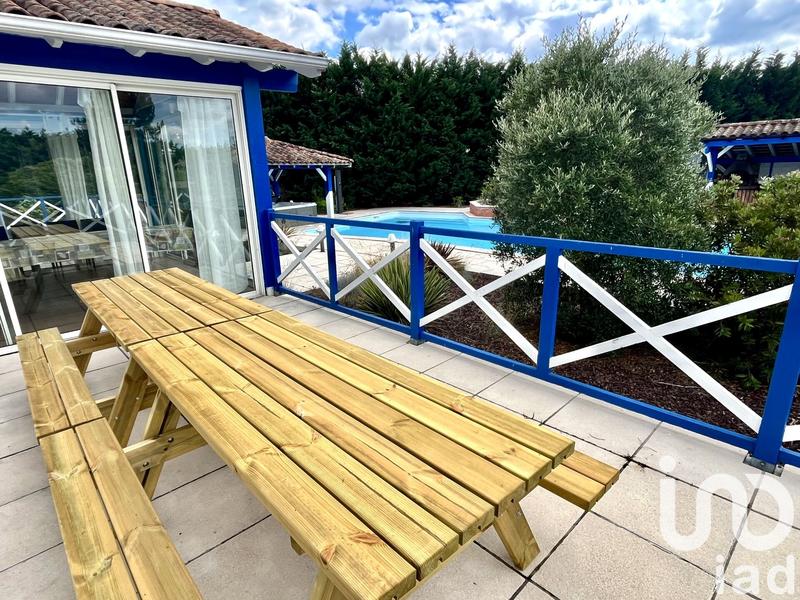 Maison - 256 m² - 11 pièces