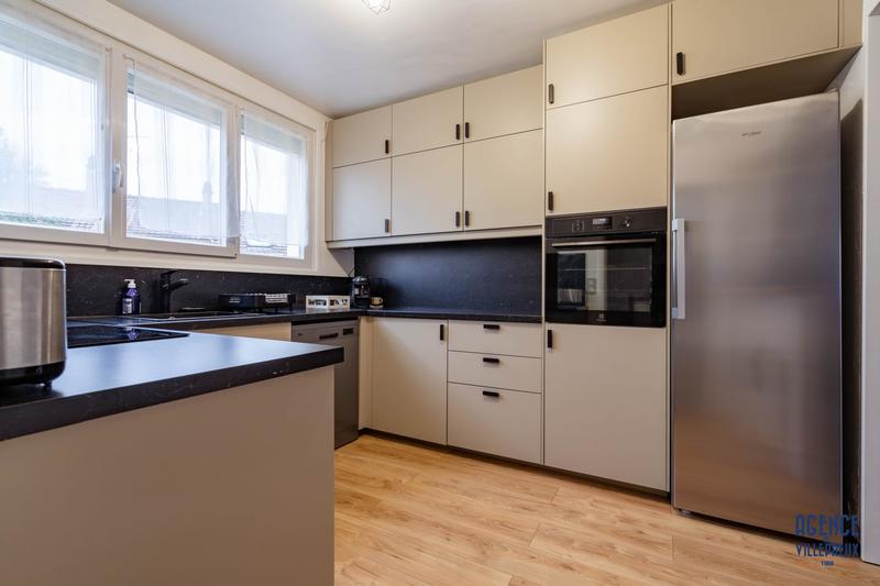 Maison - 92 m² - 5 pièces