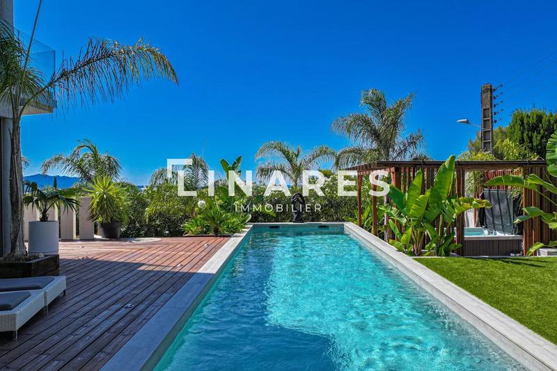 Villa - 250 m² - 6 pièces