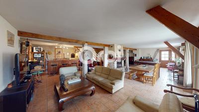 Maison - 243 m² - 6 pièces