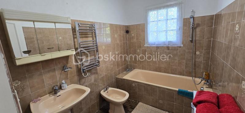 Maison - 244 m² - 9 pièces