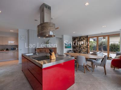 Maison - 245 m² - 8 pièces