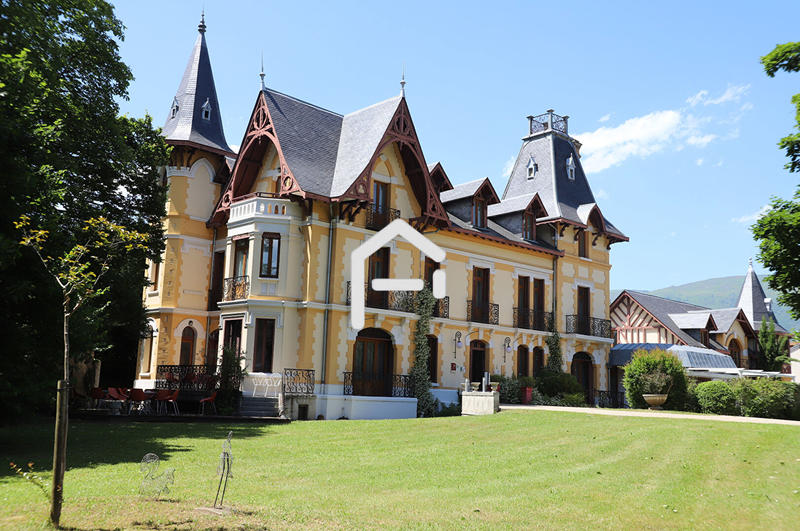 Maison - 1 000 m² - 28 pièces