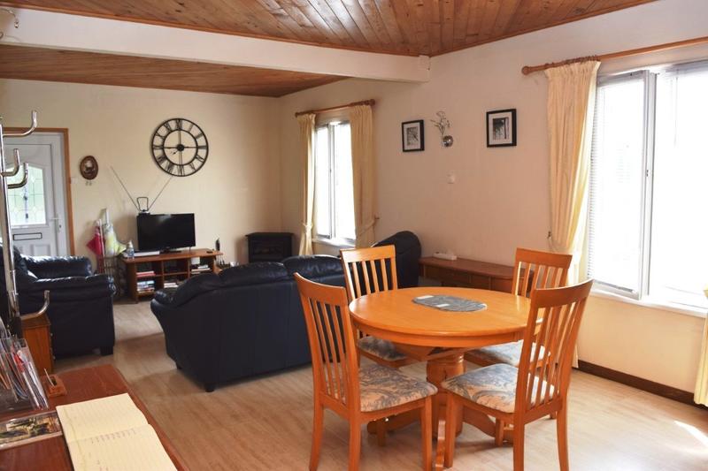 Maison - 111 m² - 8 pièces