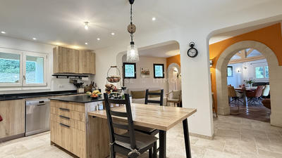 Maison - 200 m² - 6 pièces