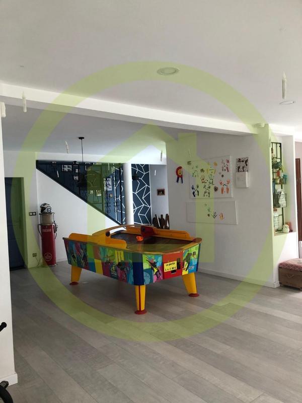 Maison - 258 m² - 10 pièces