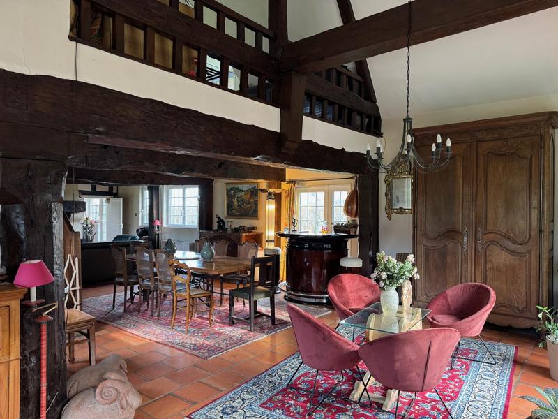 Maison - 210 m² - 8 pièces