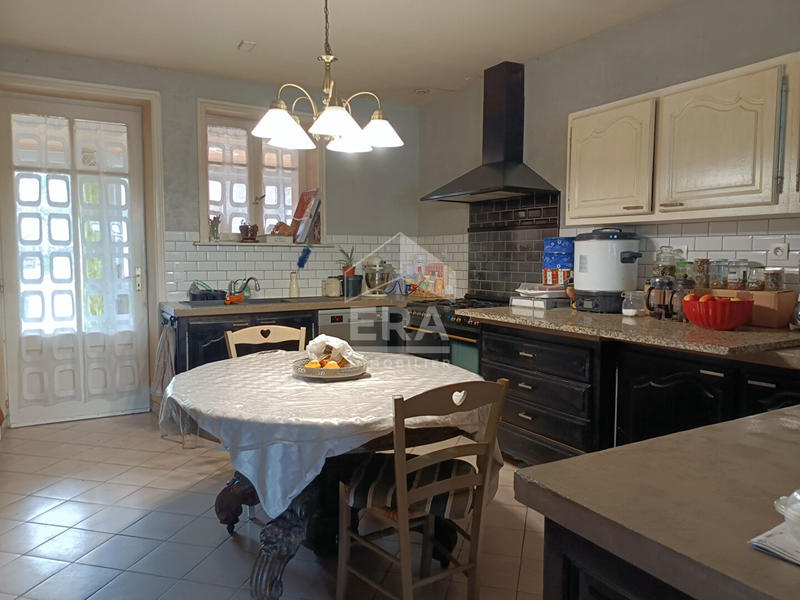 Maison - 210 m² - 8 pièces